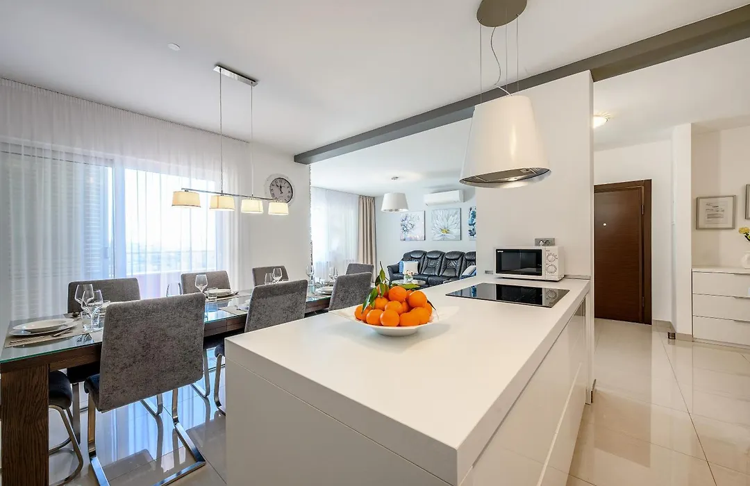 Villa Arya - Heated Pool, Roof Hot Tub, Gym, Near The Beach With Amazing Views!-1